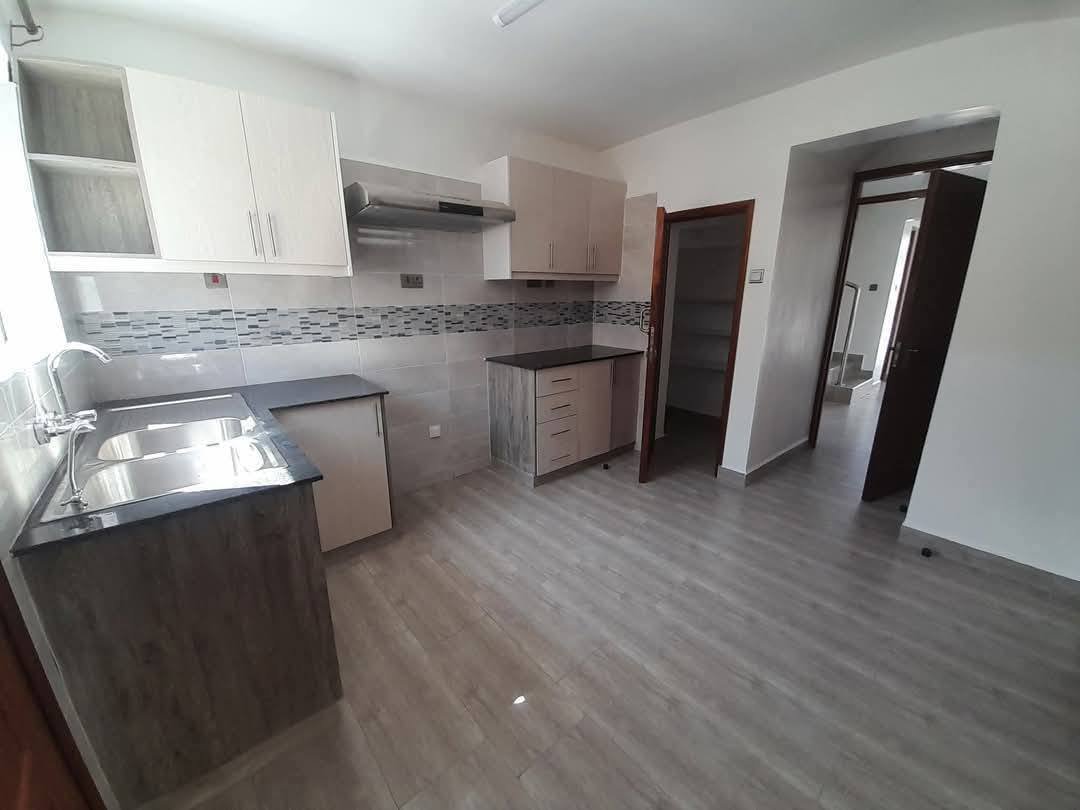 4 Bedroom Master En-suite Townhouse To Let in Athi River