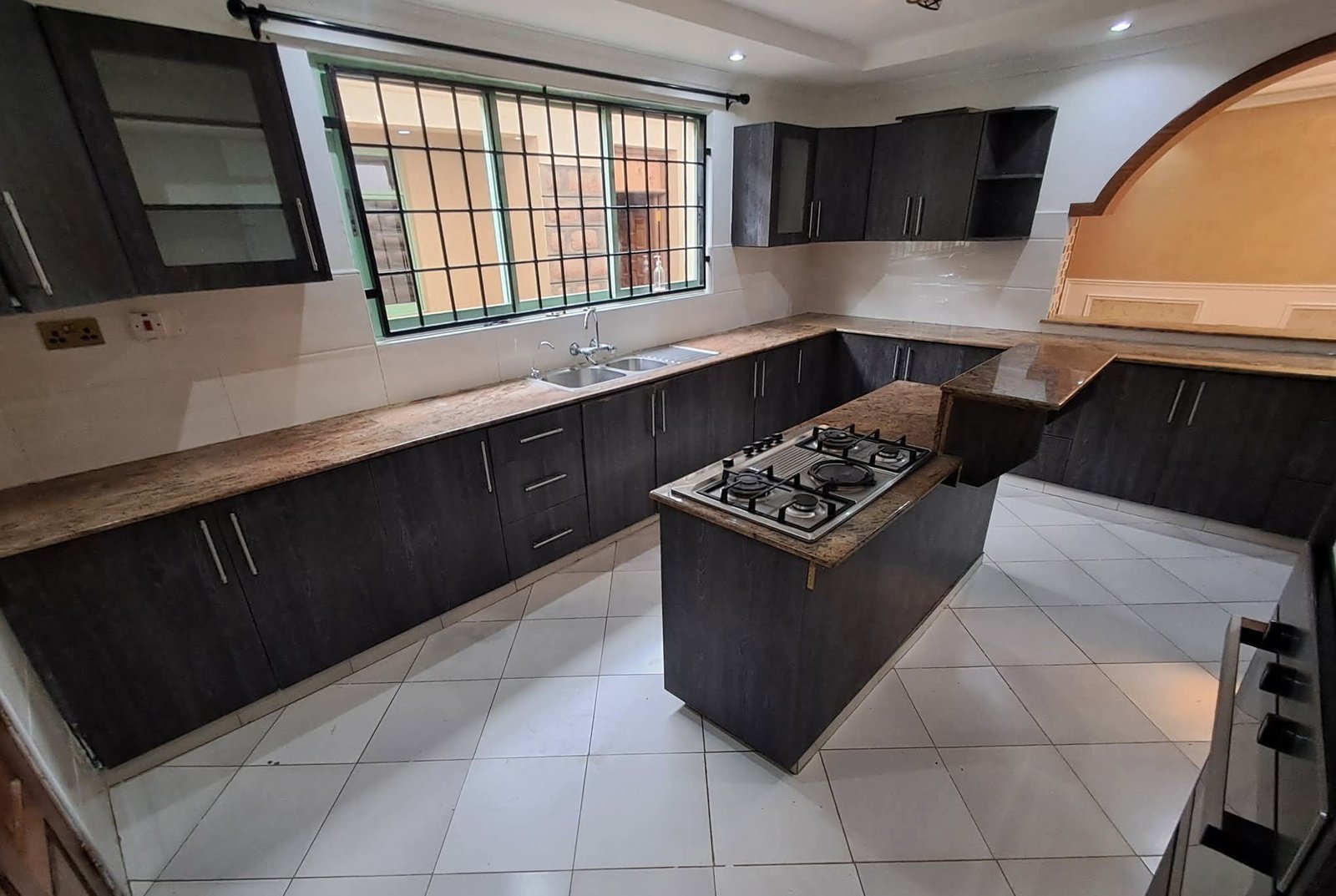 5 Bedroom All Ensuite House with 2bd DSQ for Rent in Kitengela