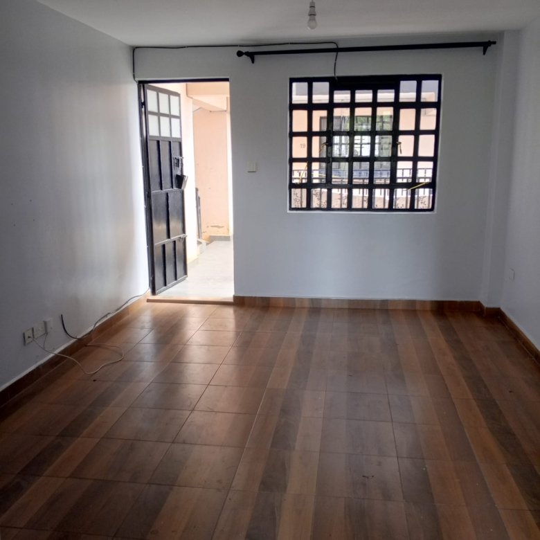 2 Bedroom Master Ensuite To Let in Roasters