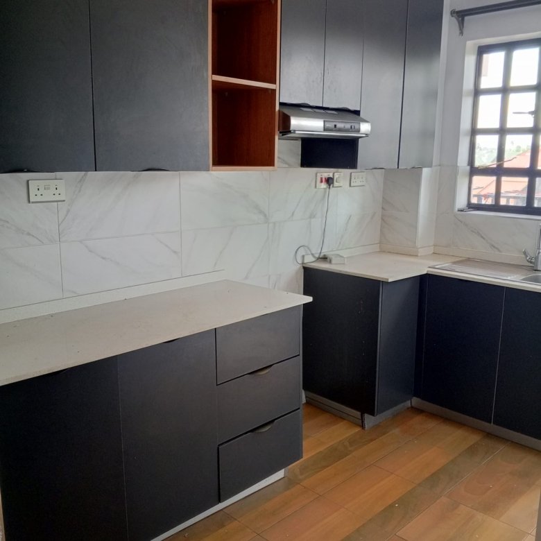 2 Bedroom Master Ensuite To Let in Roasters