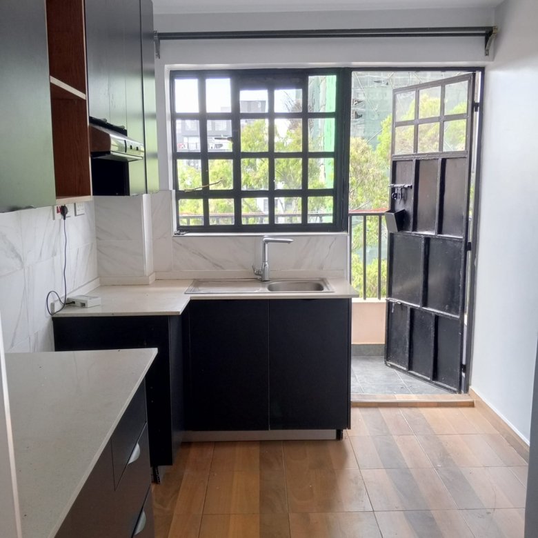 2 Bedroom Master Ensuite To Let in Roasters