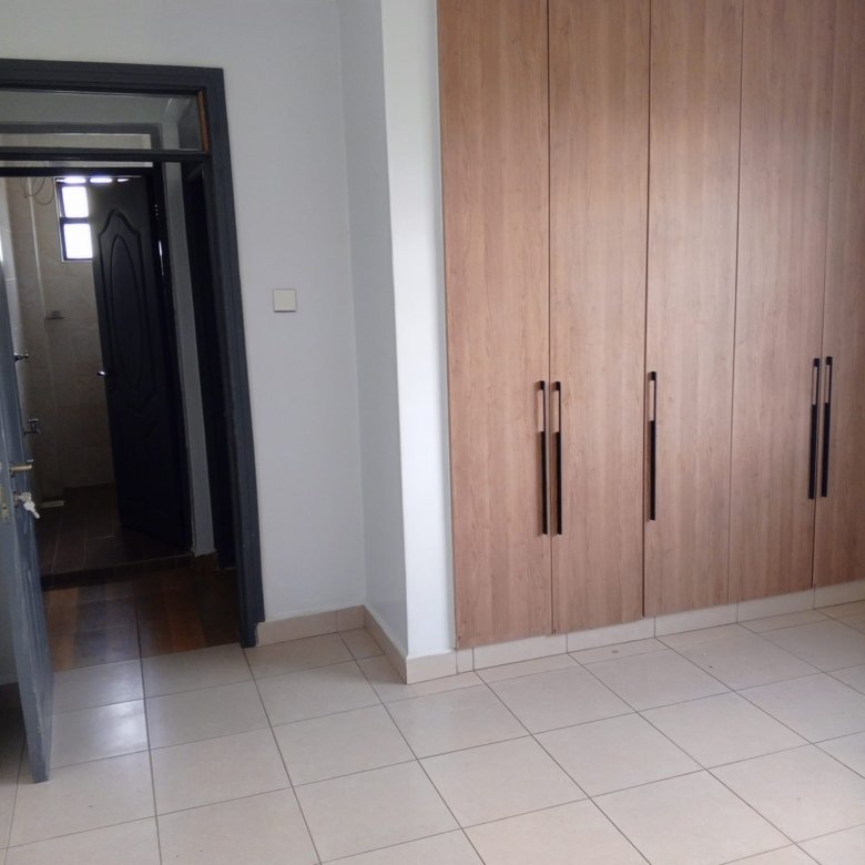 2 Bedroom Master Ensuite To Let in Roasters