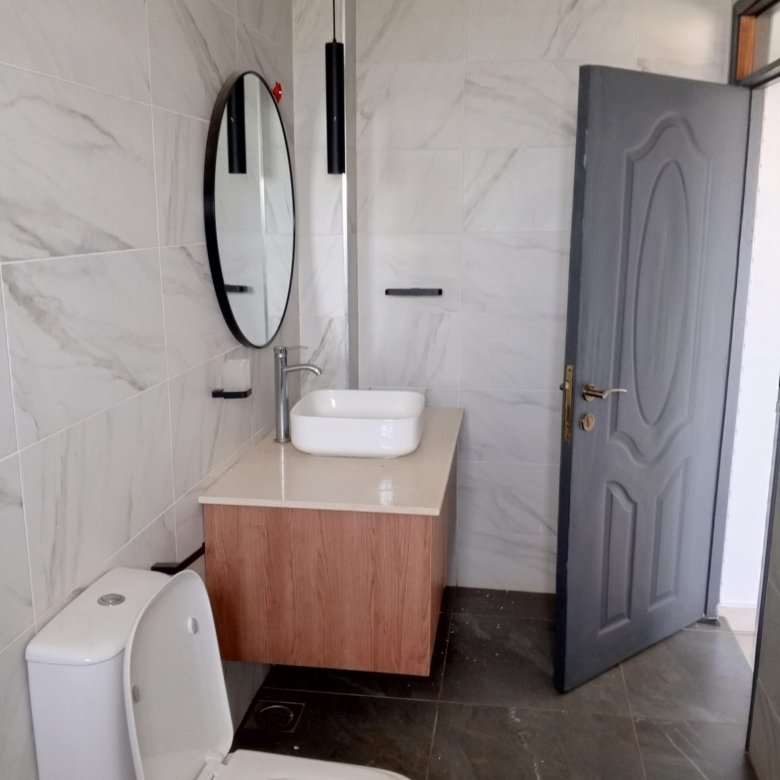 2 Bedroom Master Ensuite To Let in Roasters