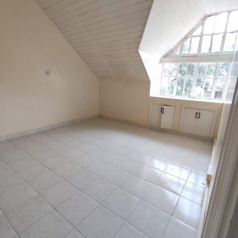 3 Bedroom Penthouse for Rent in Lavington
