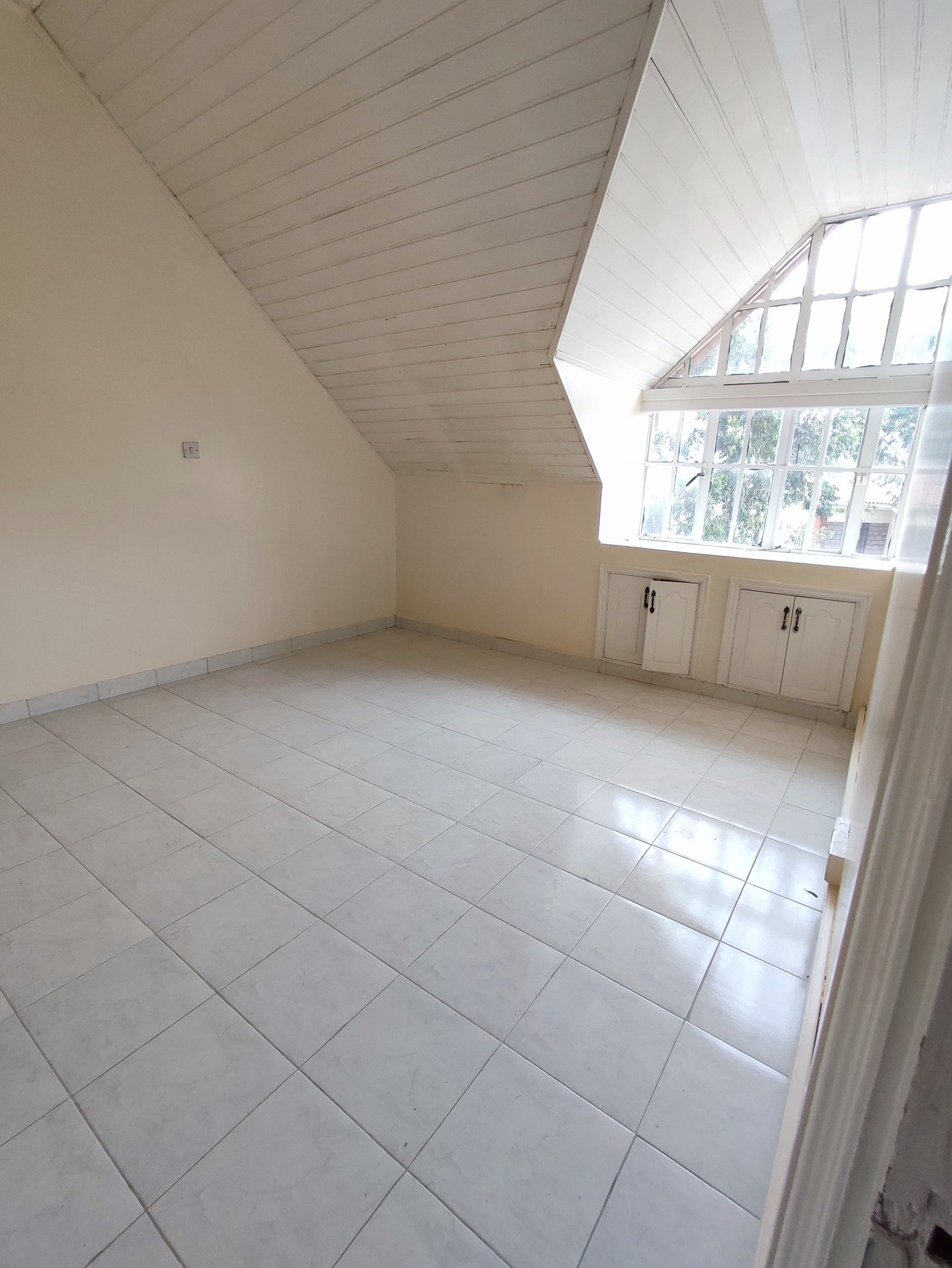 3 Bedroom Penthouse for Rent in Lavington