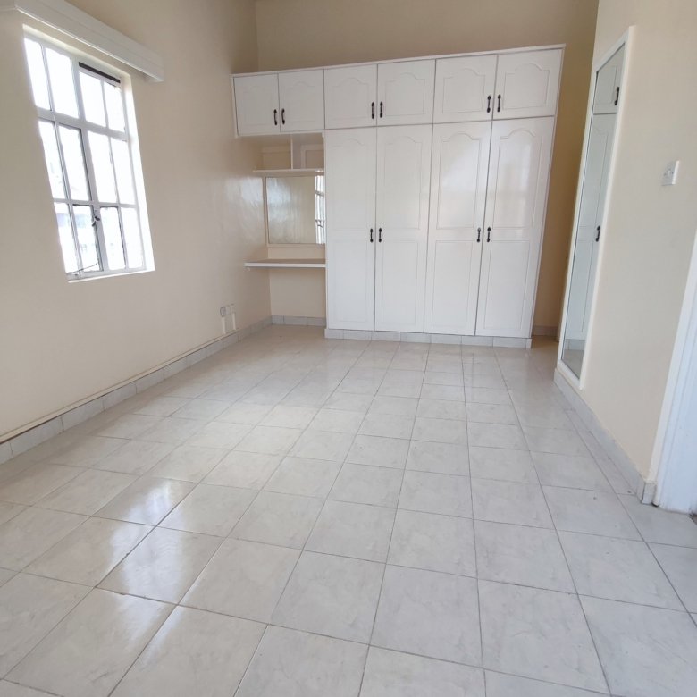 3 Bedroom Penthouse for Rent in Lavington