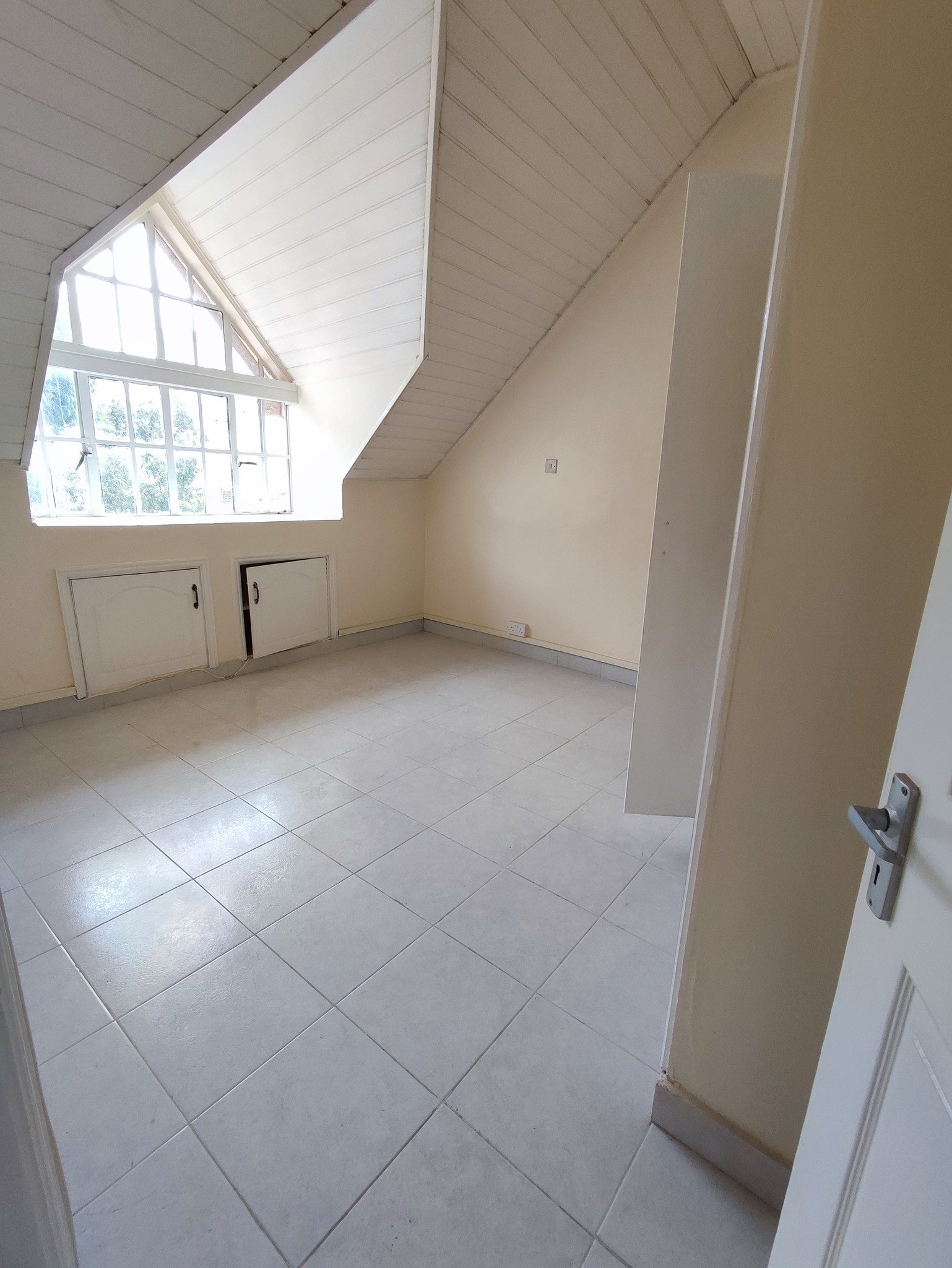 3 Bedroom Penthouse for Rent in Lavington
