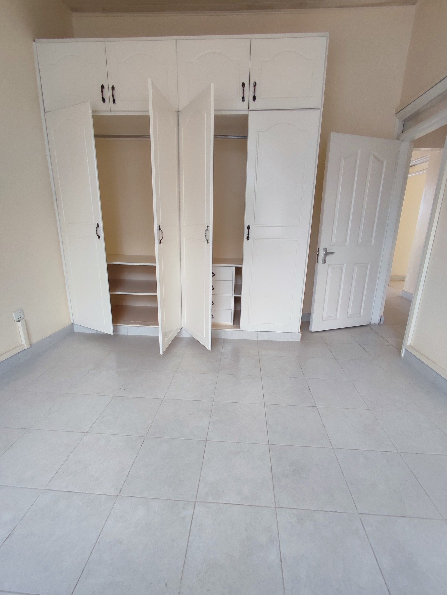 3 Bedroom Penthouse for Rent in Lavington
