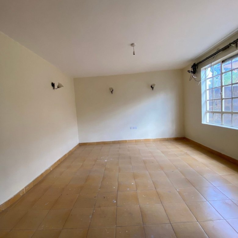 4 Bedroom Mansion with SQ To Let Ruai Bypass