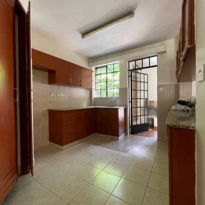 3 Bedroom + SQ Apartment for Rent in Lavington
