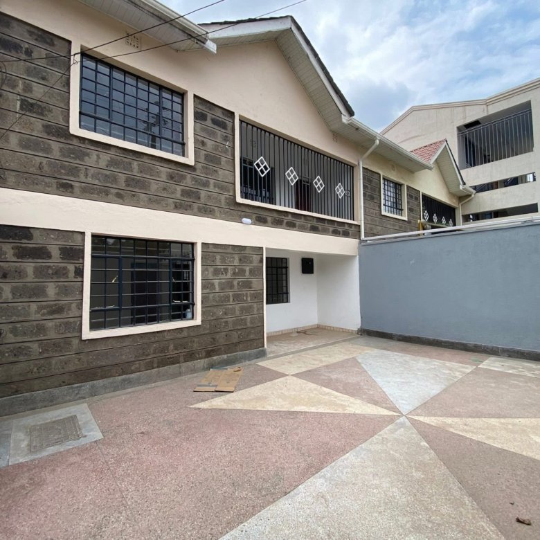 4-Bedroom Mansion To Let – Mama Lucy Hospital Area
