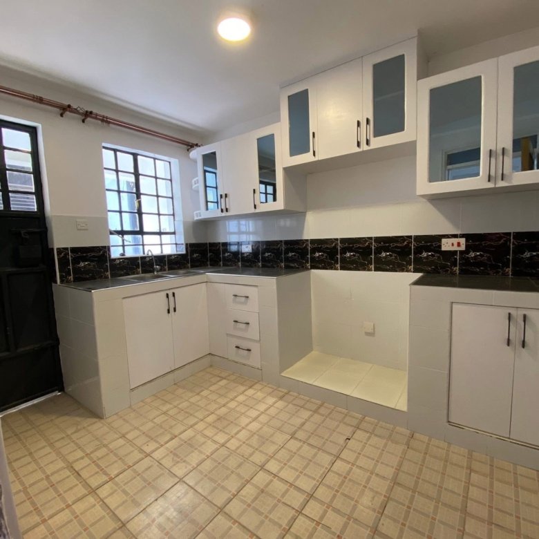 4-Bedroom Mansion To Let – Mama Lucy Hospital Area