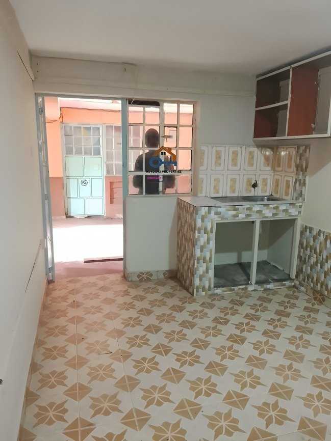 Bedsitter To Let – Kasarani Garage
