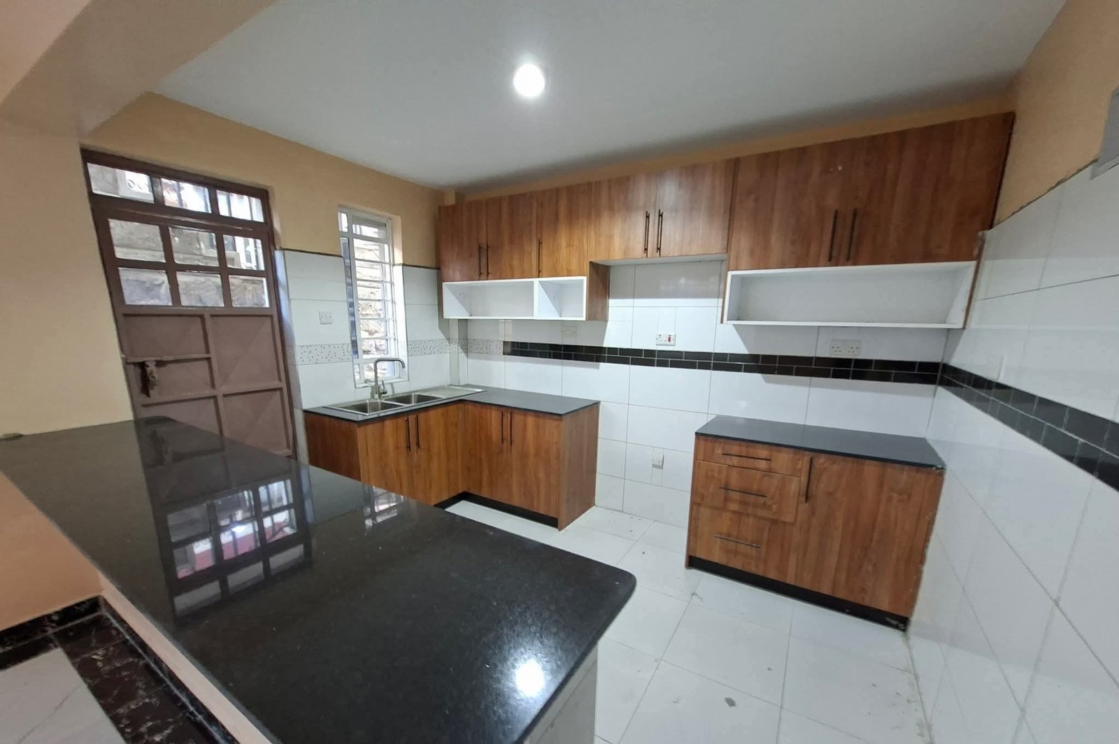 6-Bedroom All Ensuite Terrace Villa For Rent – Syokimau