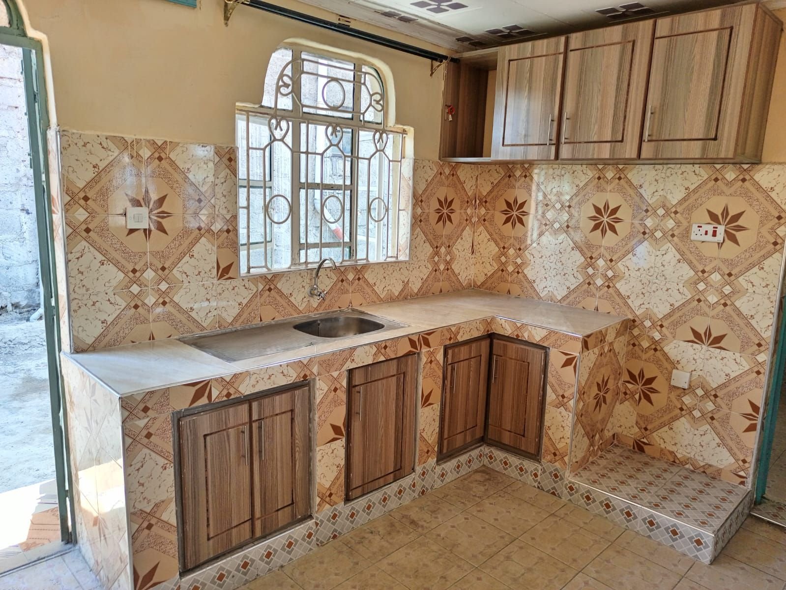 2 Bedroom Master Ensuite Home To Let – Utawala Airways