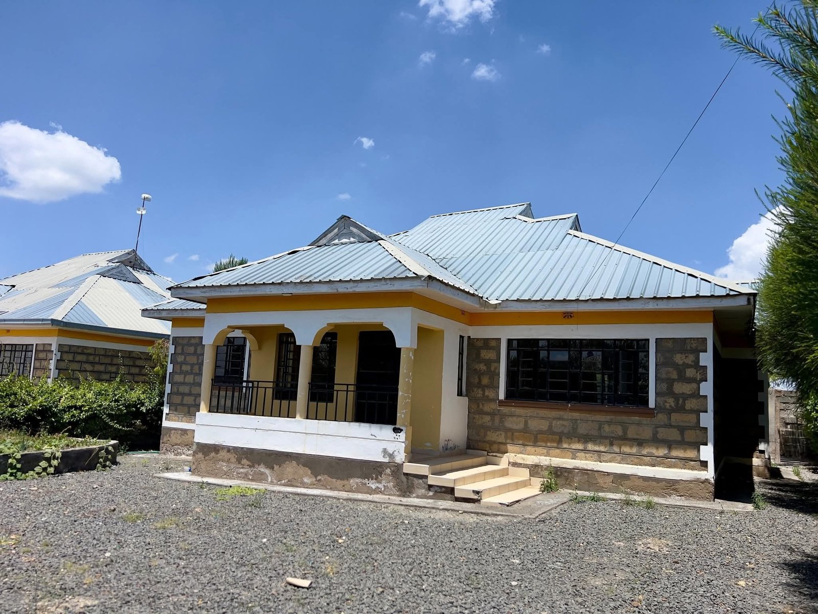 3-Bedroom All En-Suite Bungalow + DSQ To Let – Kitengela