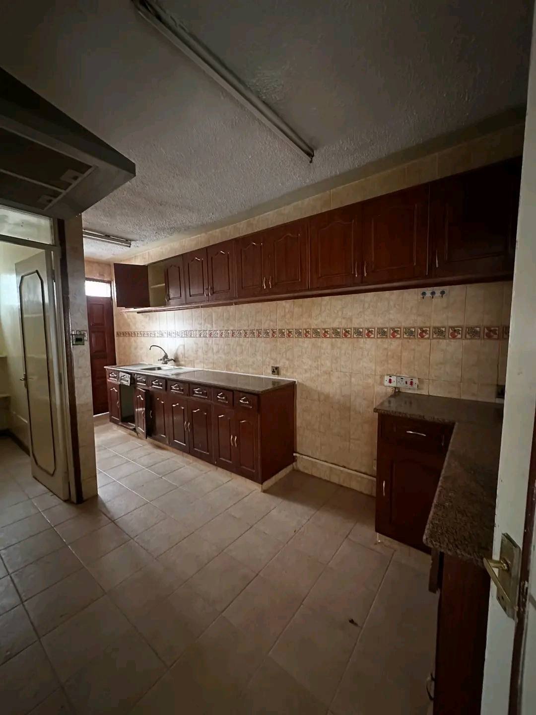 Elegant 4-Bedroom Apartment + SQ To Let – Kileleshwa