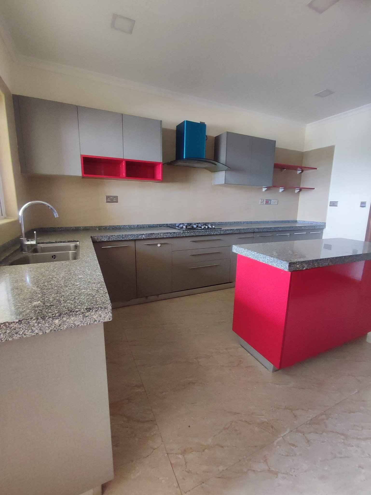 Luxury 3-Bedroom + SQ All-EnSuite Apartment To Let – Kilimani