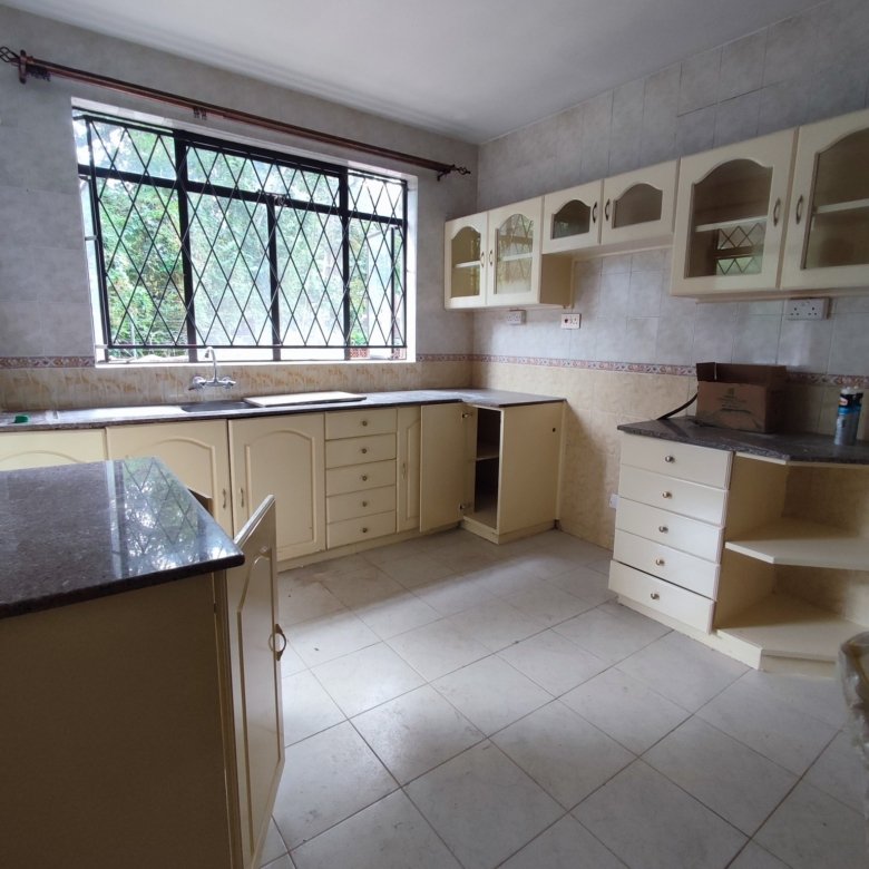 Spacious 3-Bedroom Apartment + SQ To Let – Off Ole Dume Road