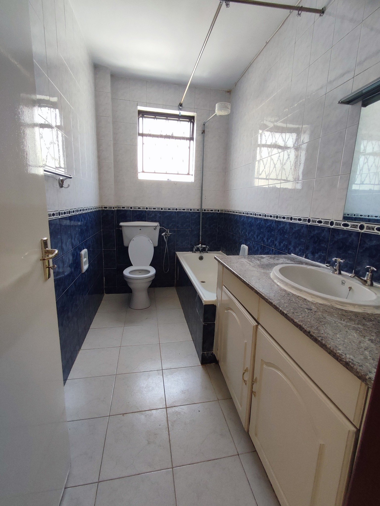 Spacious 3-Bedroom Apartment + SQ To Let – Off Ole Dume Road