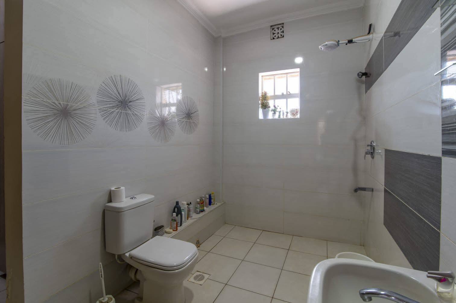 Spacious 4-Bedroom All En-Suite Home + DSQ To Let – Kitengela