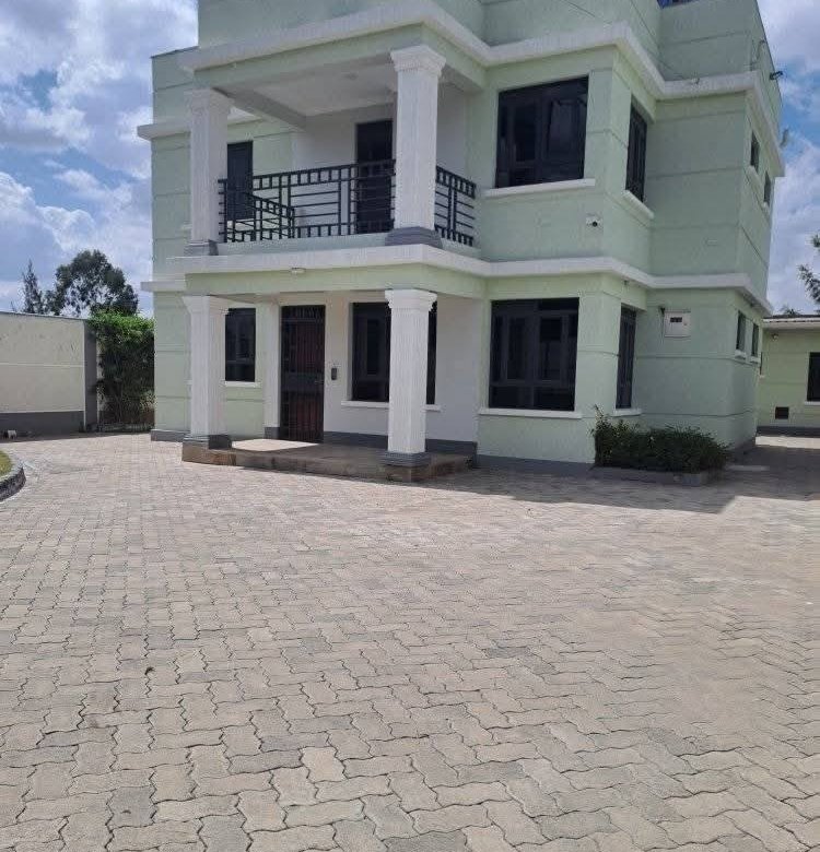Spacious 4-Bedroom Mansionette + DSQ To Let – Kitengela