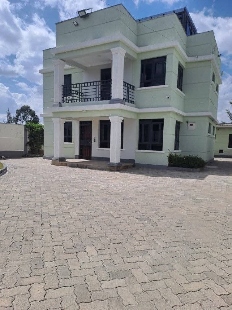 Spacious 4-Bedroom Mansionette + DSQ To Let – Kitengela