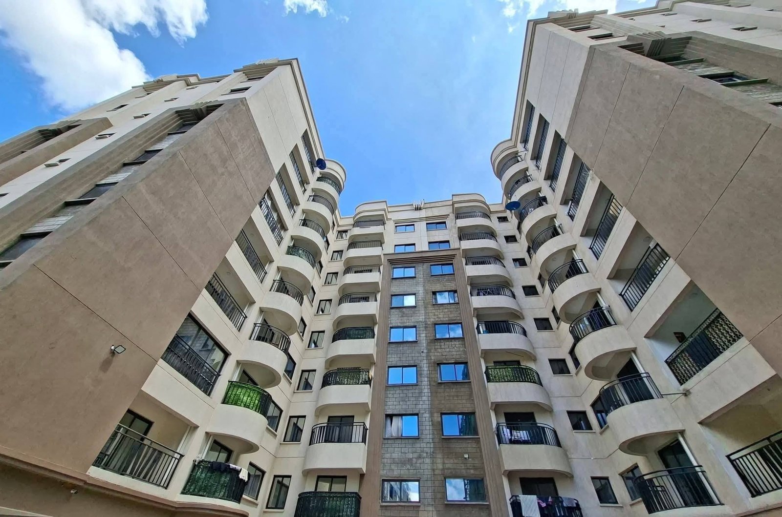 3 Bedroom Master En-Suite Apartment with DSQ For Rent – Syokimau