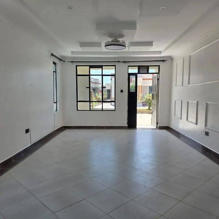 Modern 3 Bedroom Bungalow + DSQ To Let – Kitengela