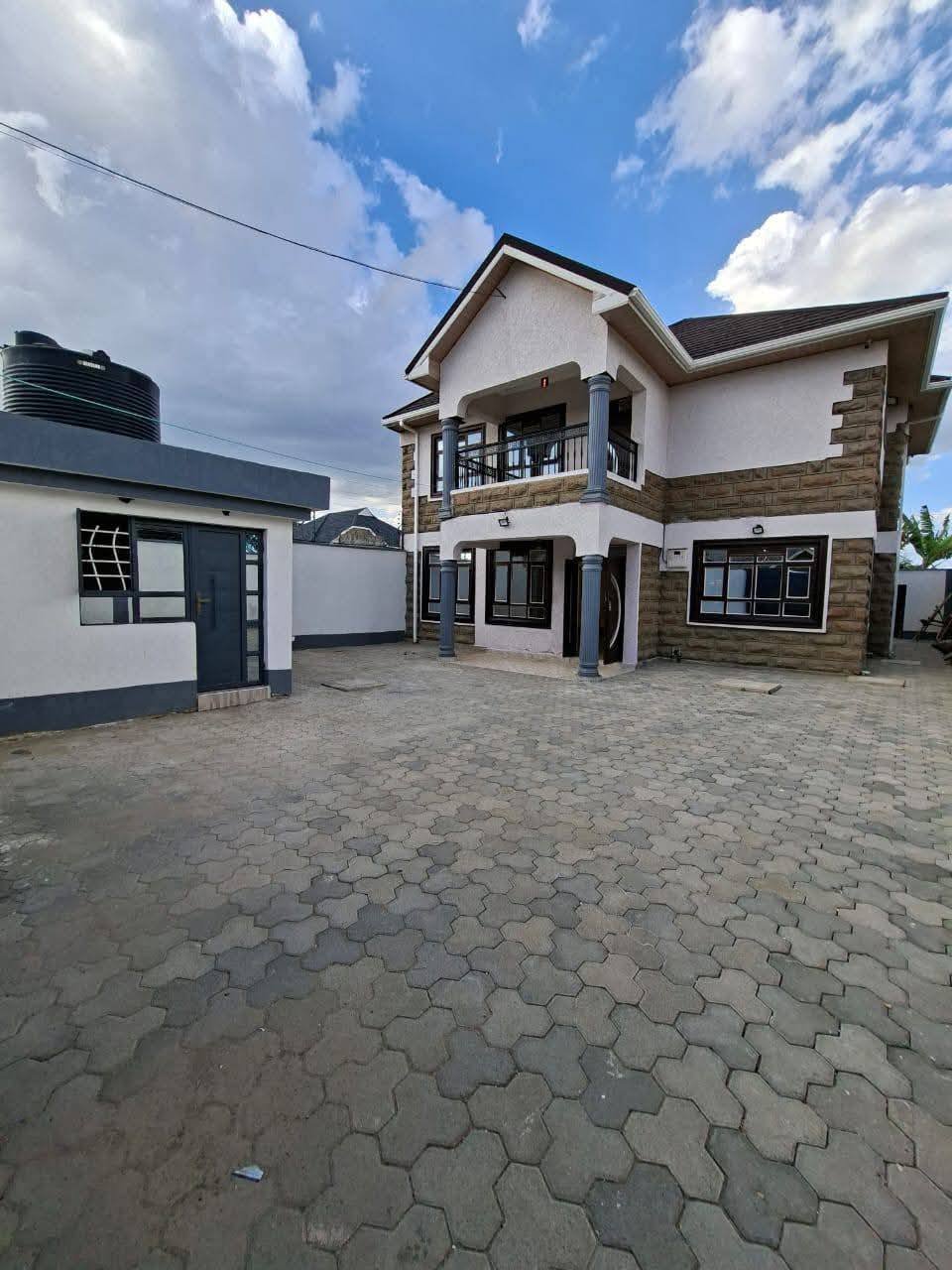 Spacious 4-Bedroom All En-Suite House + DSQ To Let – Kitengela