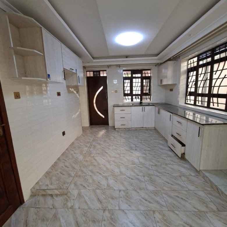 Spacious 4-Bedroom All En-Suite House + DSQ To Let – Kitengela