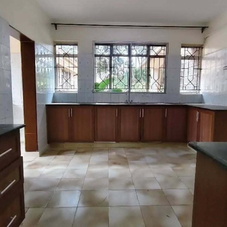 Elegant 5 Bedroom All-En-Suite Townhouse for Rent – Kitengela