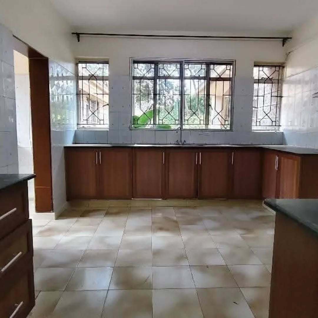 Elegant 5 Bedroom All-En-Suite Townhouse for Rent – Kitengela