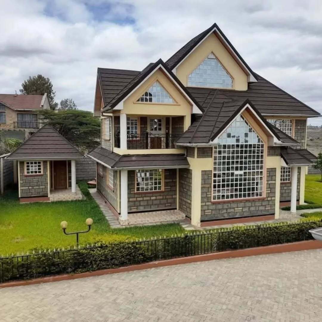 Elegant 5 Bedroom All-En-Suite Townhouse for Rent – Kitengela