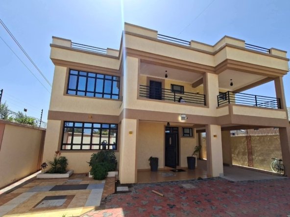 Exquisite 5 Bedroom House + 2 Bedroom DSQ For Rent Syokimau