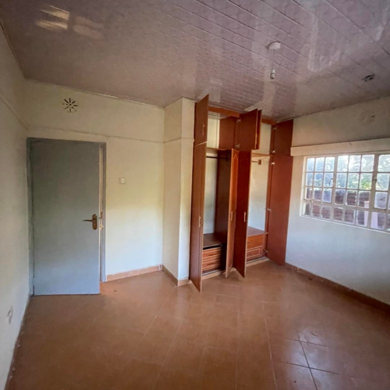 2 Bedroom Own Compound To Let in Kamulu