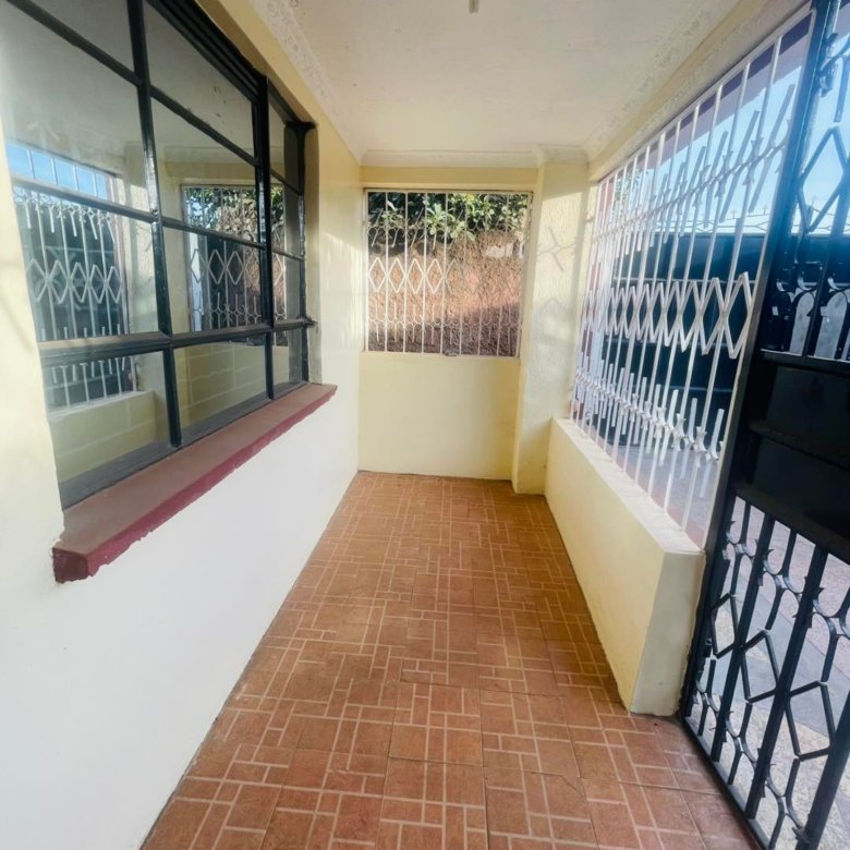 2 Bedroom Own Compound To Let in Kenyatta Road