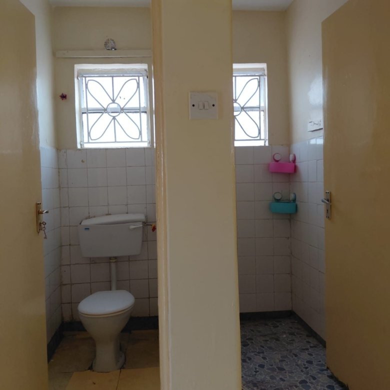 3 Bedroom House With Own Compound To Let in Tena Estate