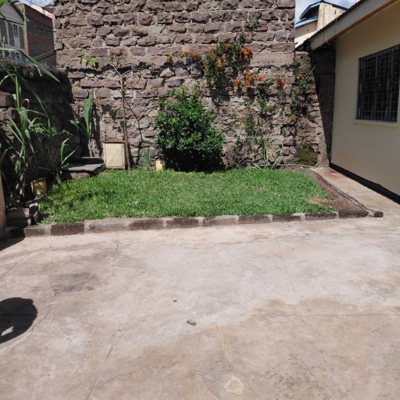 3 Bedroom Main House To Let in Tena Estate