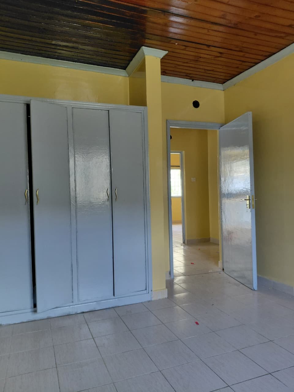 3 Bedroom Main House To Let in Tena Estate