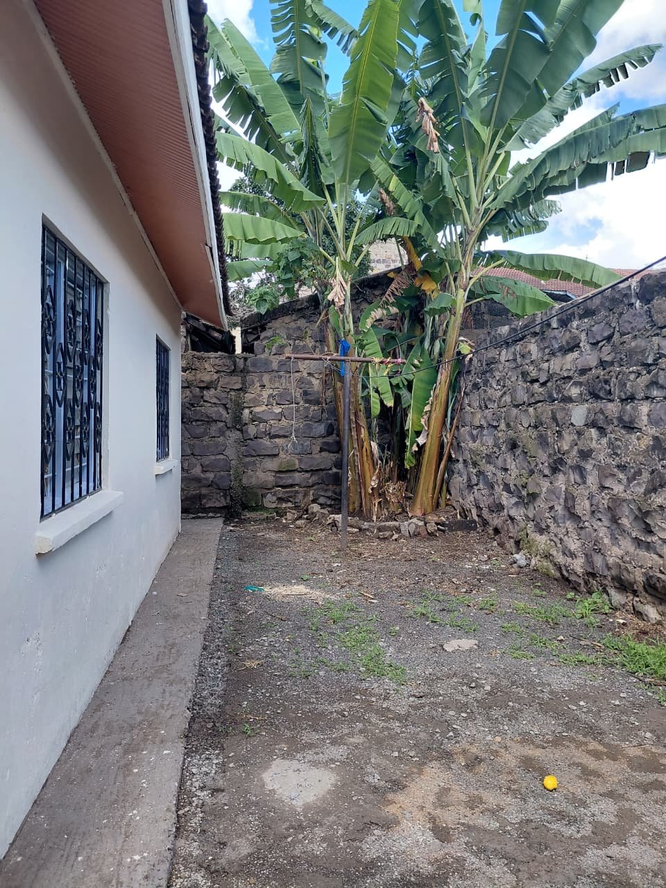 3 Bedroom Main House To Let in Tena Estate