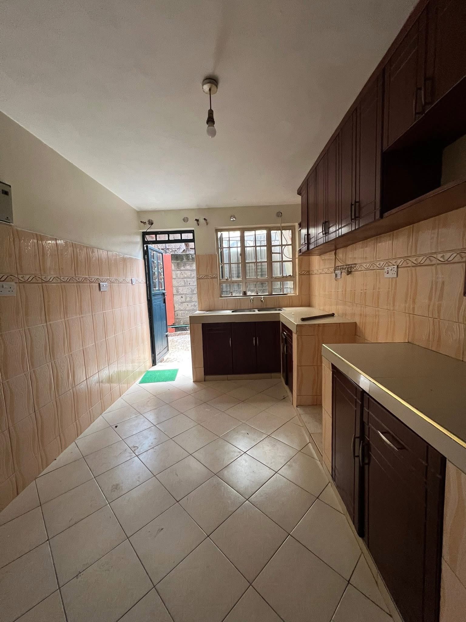 4 Bedroom Mansion To Let – Utawala (Near Quickmart Kwa Chief)