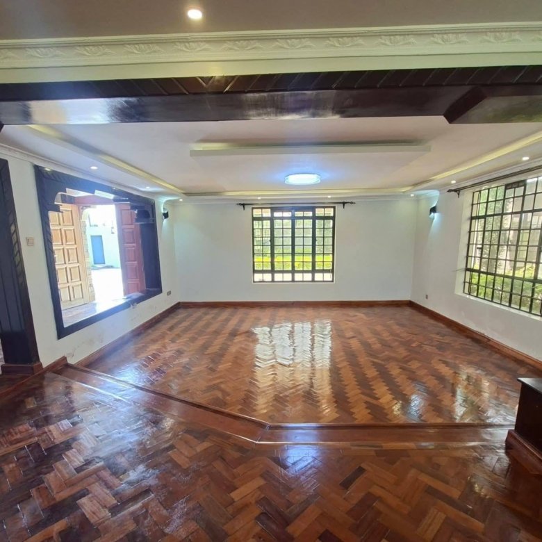 5 Bedroom Master En-suite Plus Dsq In Kitengela, Namanga Road