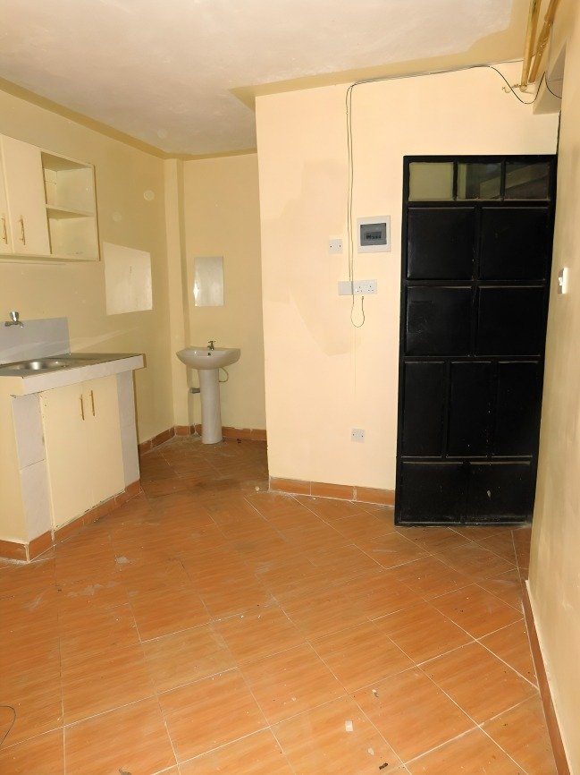 Bedsitter to let at Kasarani Garage