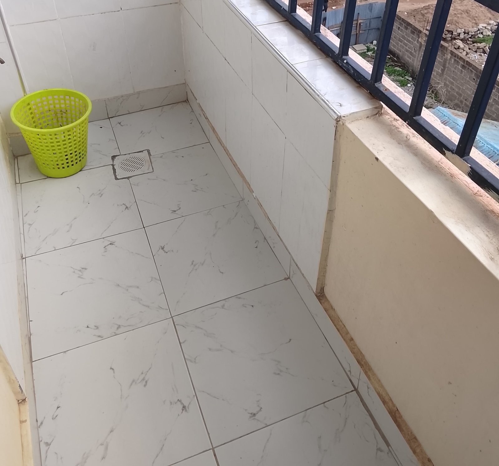 Spacious Bedsitter to let at Kasarani Garage