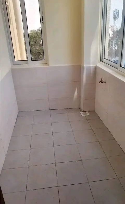 2 Bedroom to let along Naivasha Rd close to Naivas Supermarket