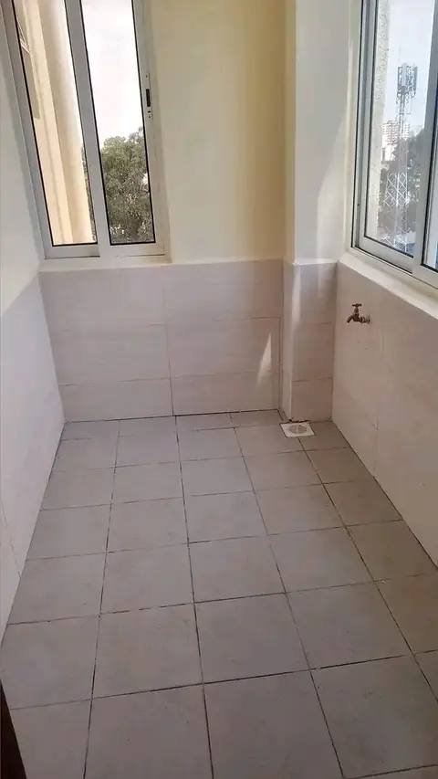 2 Bedroom to let along Naivasha Rd close to Naivas Supermarket
