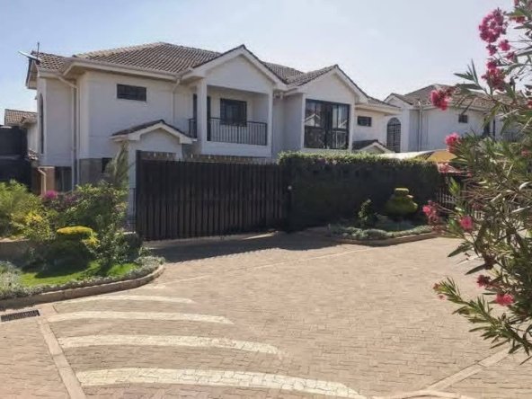 3 Bedroom Mansionette with DSQ available to Let in Athi River.