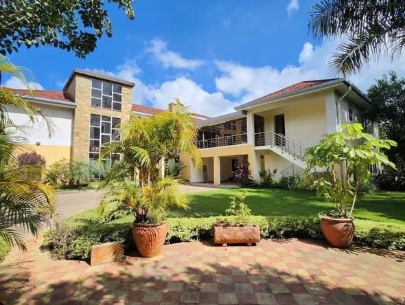 5-Bedroom All Ensuite Villa for rent in the Heart of Karen Hardy