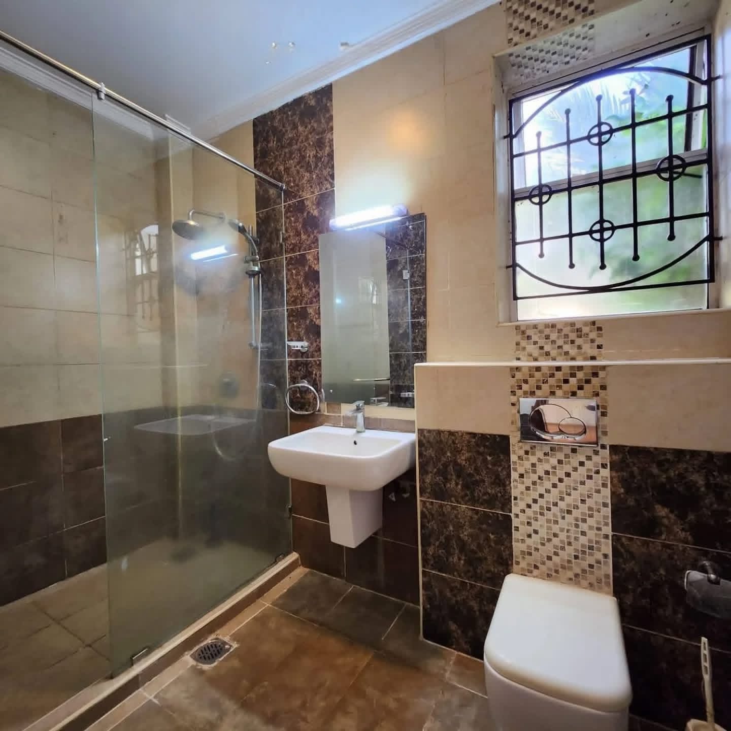 5-Bedroom All Ensuite Villa for rent in the Heart of Karen Hardy